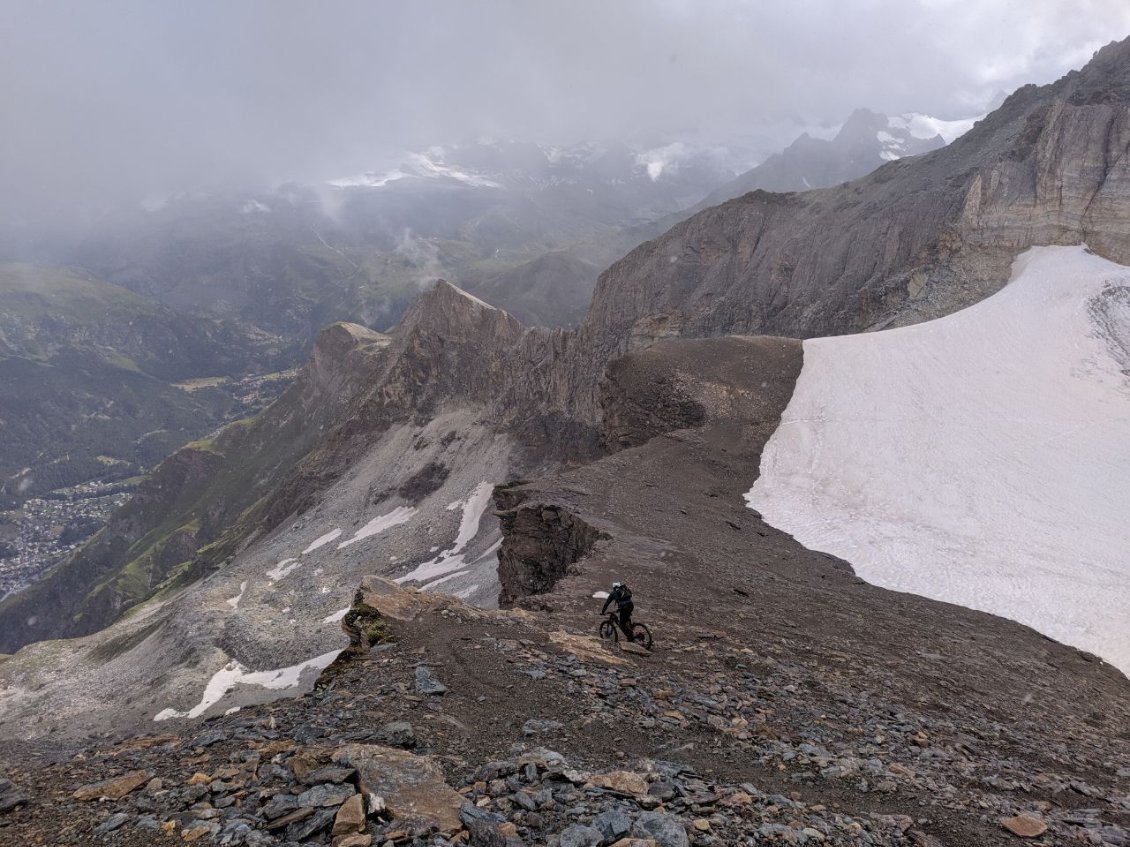 J64 - Début fort raide de la descente du Mettelhorn.