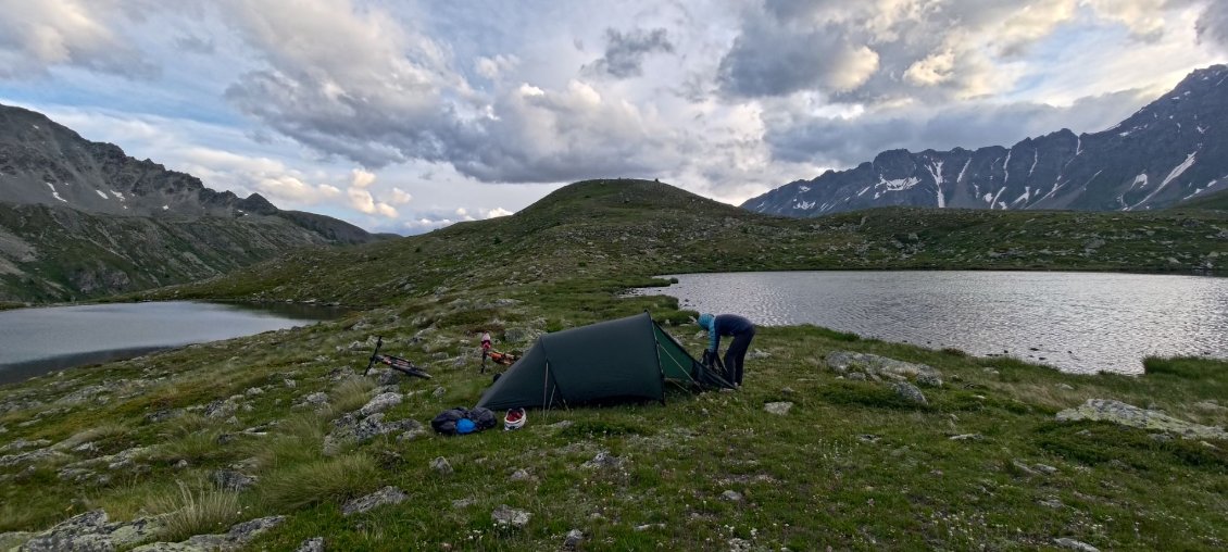 J46 - Magnifique bivouac entre les lacs de Thoule.