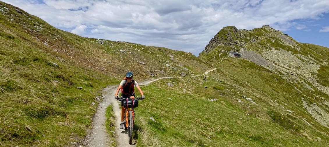 J48 - Sentier entre le Mont Brûlé et la cabane de Mille.