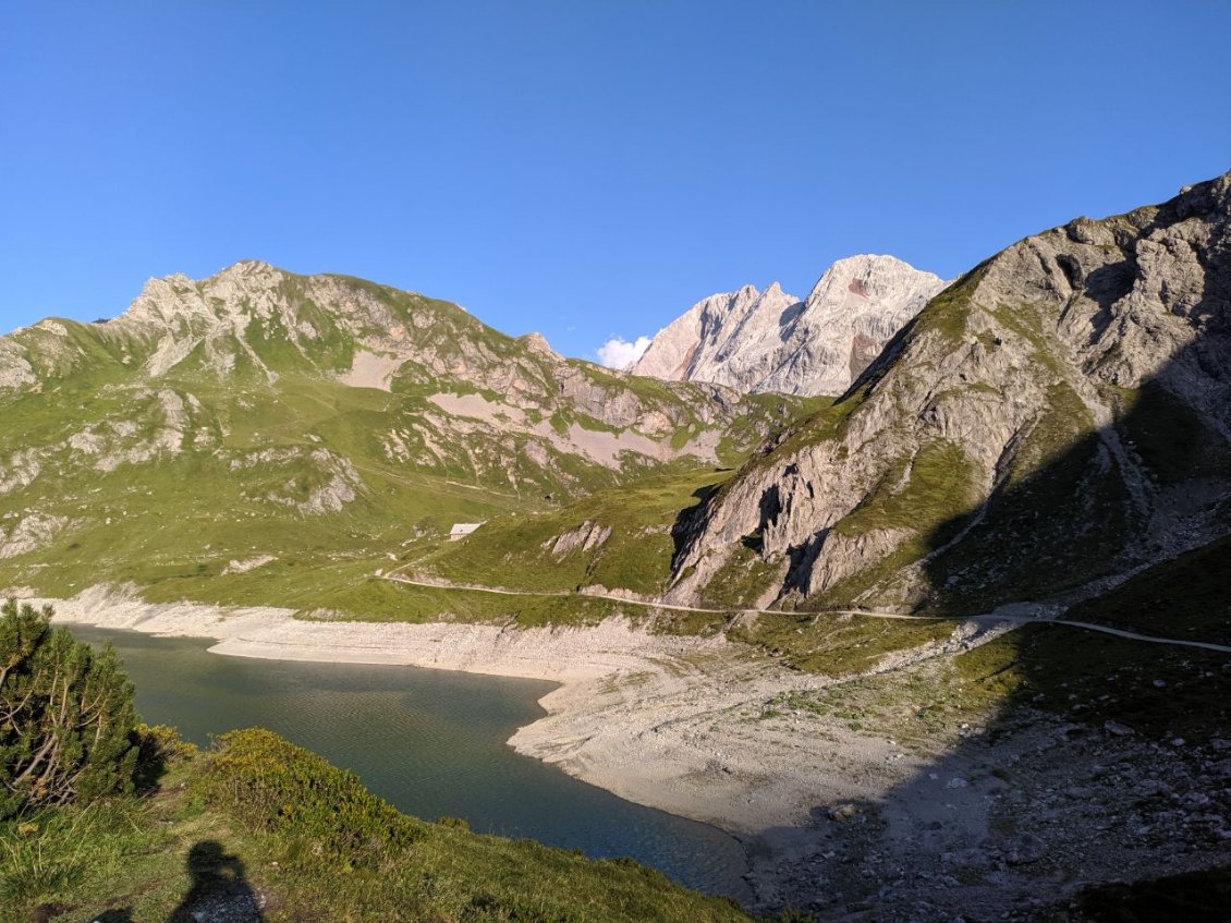 J89 - Descente sur le Lunersee en fin de journée (et joli bivouac, probablement interdit).