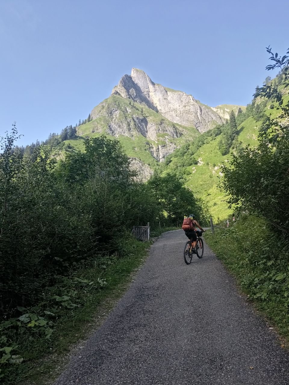 J92 - Montée raide avant de devoir faire demi-tour pour cause de réserve natura 2000.