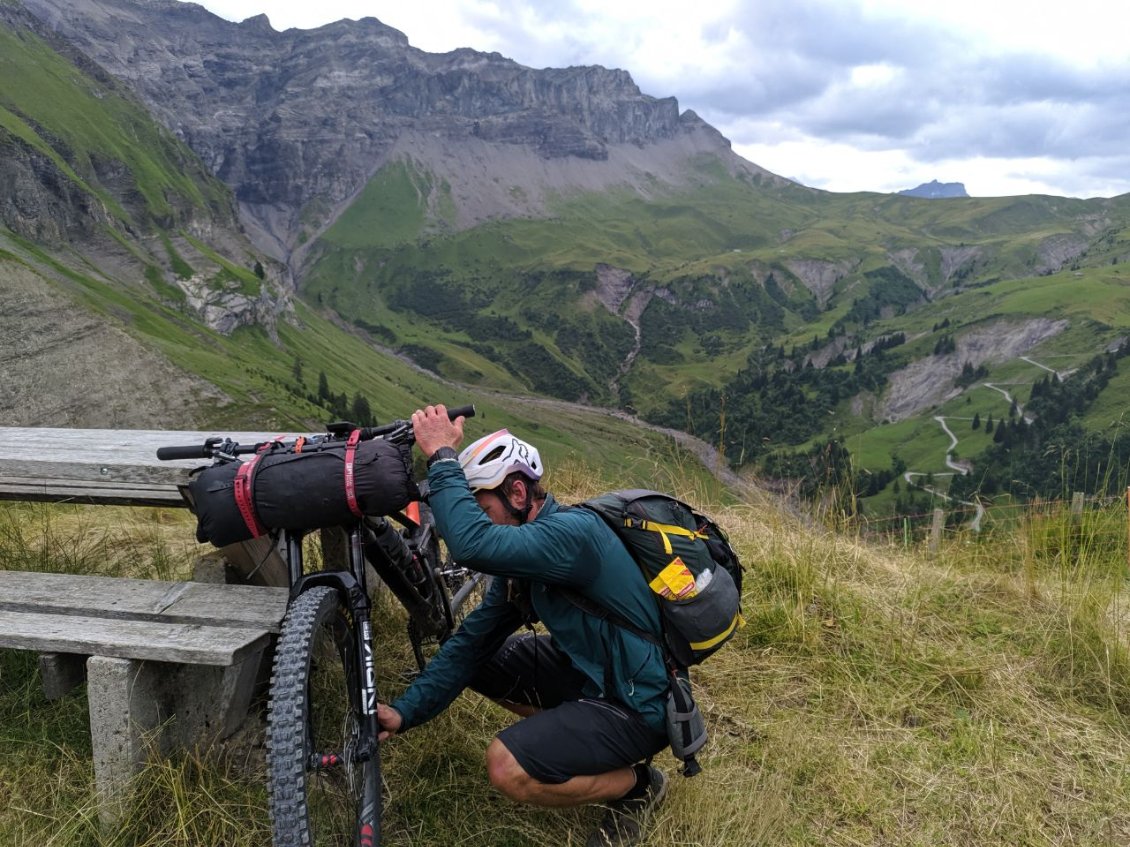 J70 - Réglage des freins dans la montée au Rengglipass.