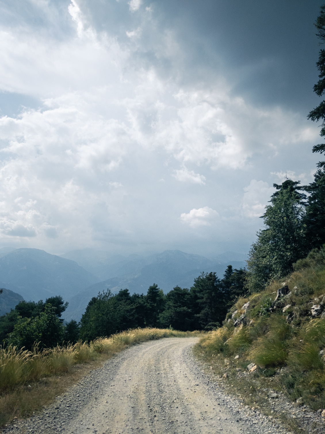 Côté français, l'orage gronde sur le Mercantour.
