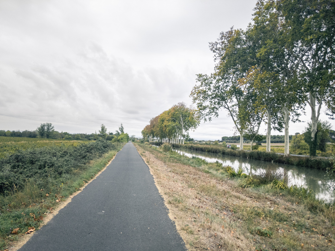 Liaison entre Agde et Béziers par le canal du midi.