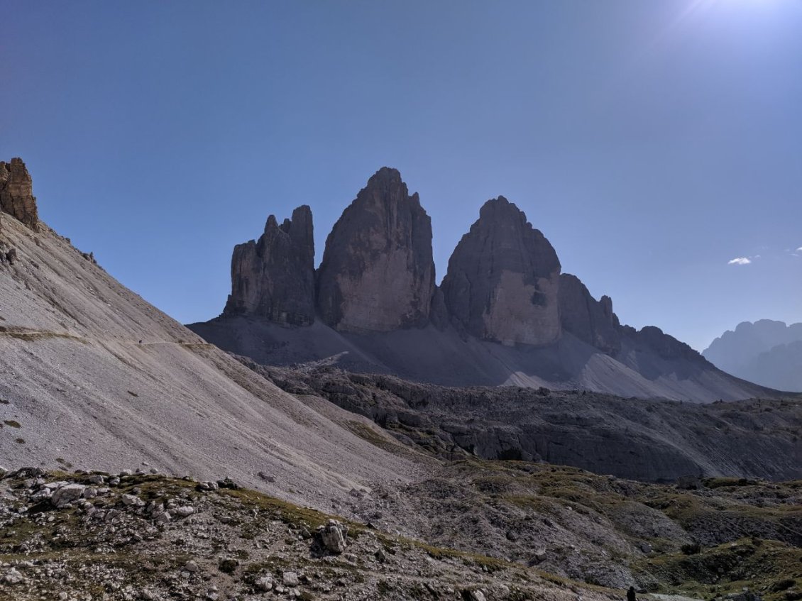 J120 - Notre chemin nous mène à la vue carte postale sous les Tre Cime.