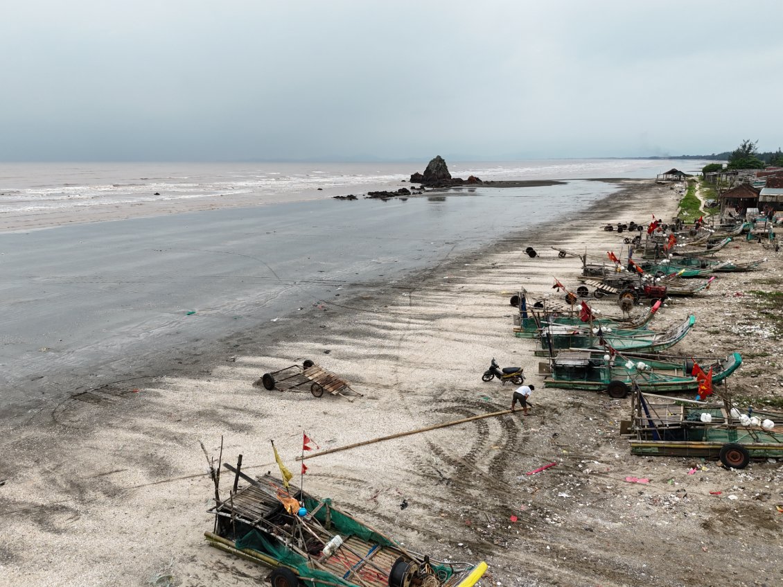 J18. Pour la première fois depuis que je suis au Vietnam, je vois la mer.