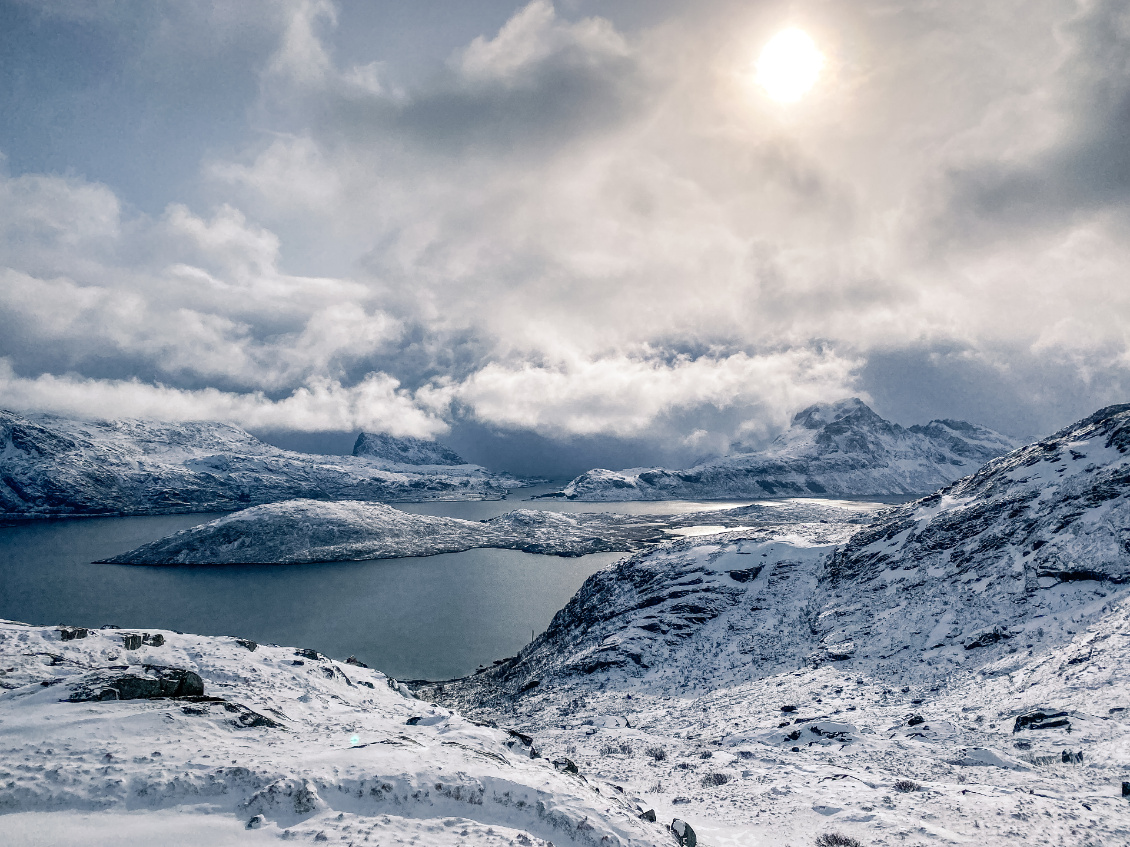 Météo capricieuse. Le fjord Torsfjorden sur l’île Moskenesøya dans les Lofoten au mois de mars.
Photo : Clément Aubert