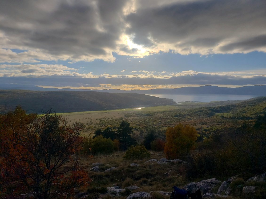 Entrée dans les montagnes Blidinje avec le lac du même nom.