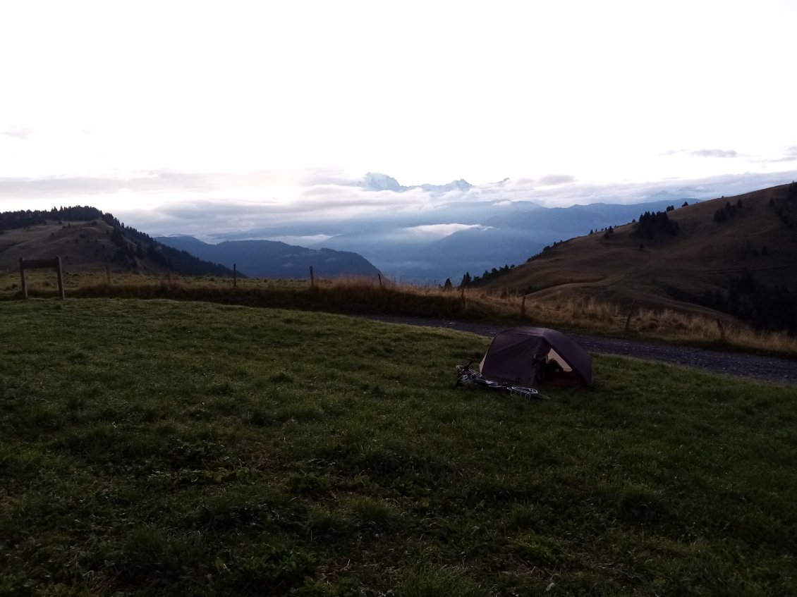 Je VOOOIIIIIIS le Mont Blanc !! Bivouac mémorable.