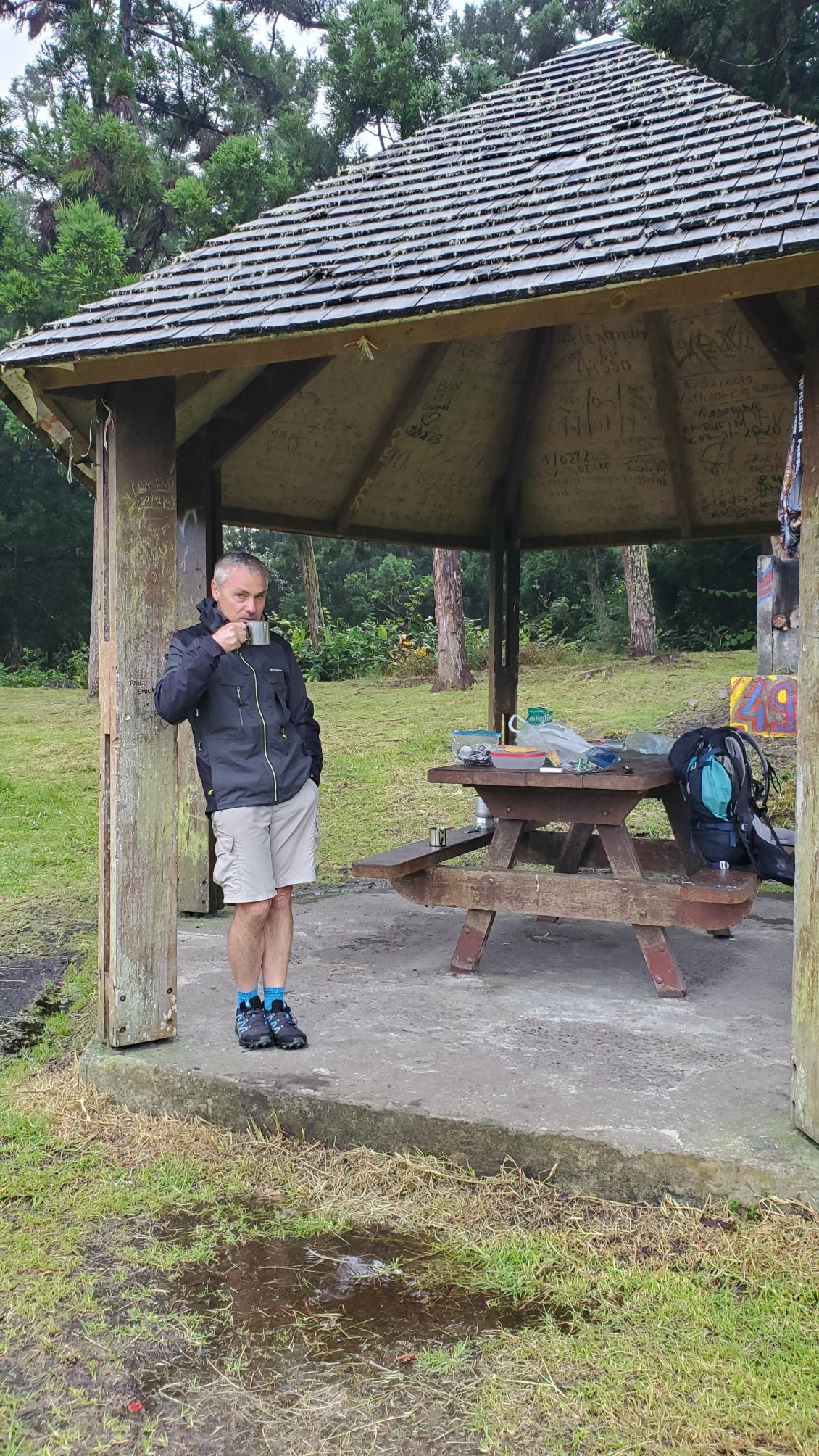 1er bivouac au camp Mamode et réveil sous la 1ere pluie.