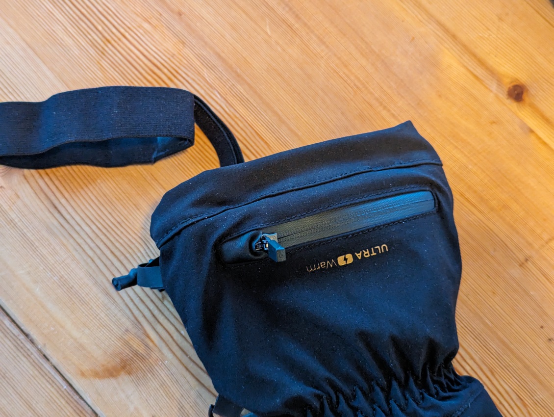Leash pratique et confortable. Zip étanche pour fermer le compartiment batterie.