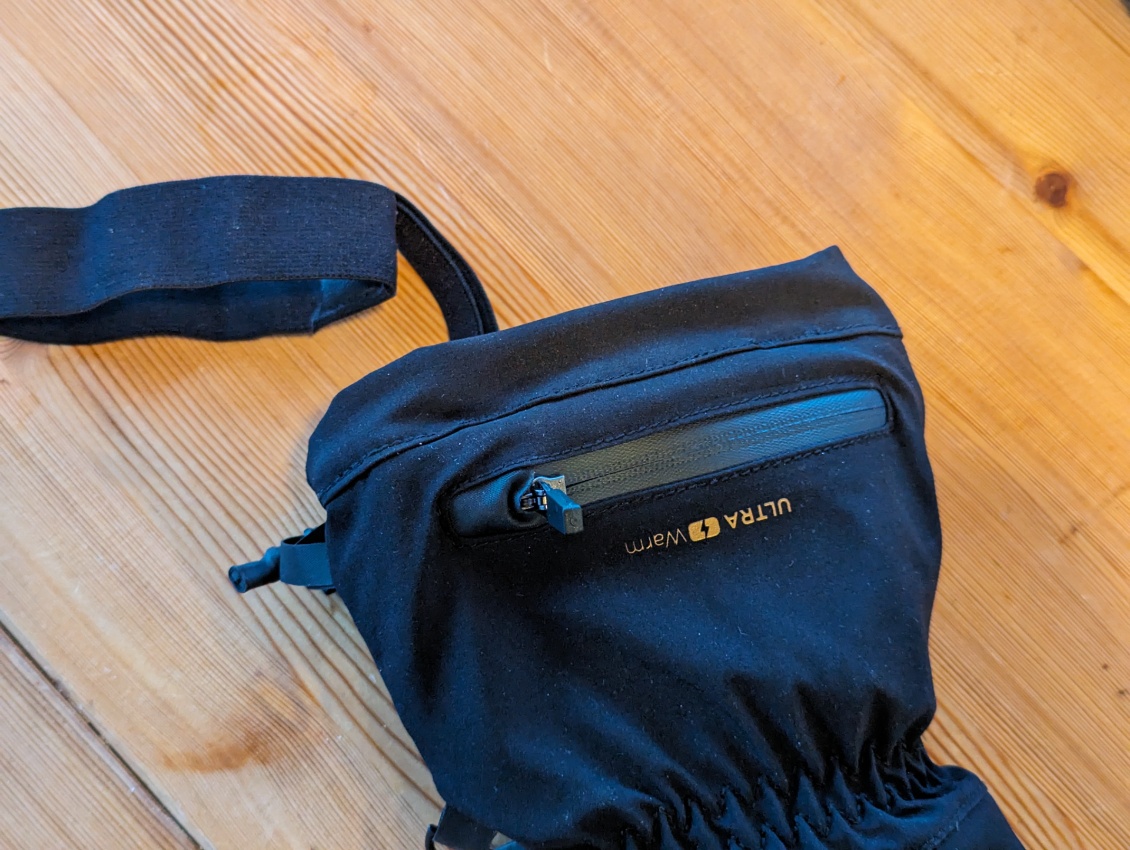 Leash pratique et confortable. Zip étanche pour fermer le compartiment batterie.