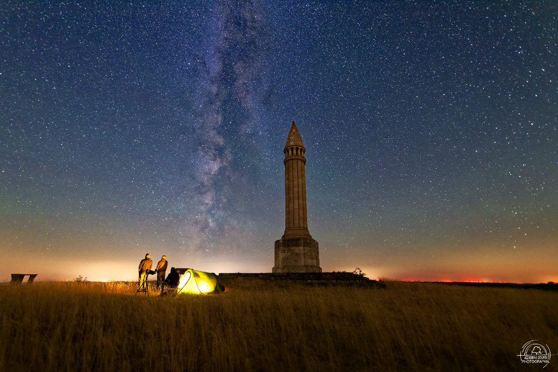 #4 Azz-Eddine Zouaydi.
le 30 juillet 2022 à 1h24 du matin sur la colline de Sion Vaudémont (monument Maurice Barrés) en Meurthe et Moselle. Un lieu protégé de la pollution lumineuse, sublimé par le roman "La Colline Inspirée" de Maurice Barrés, idéal pour observer les étoiles filantes.