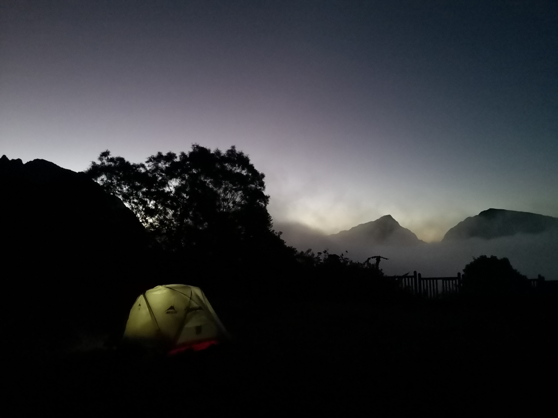 #14 Francis Gaudare.
Île de la Réunion. Au niveau du gite de Bélouve, coucher de soleil avec les sommets du Cimendef et de la Roche Écrite qui sortent des nuages.