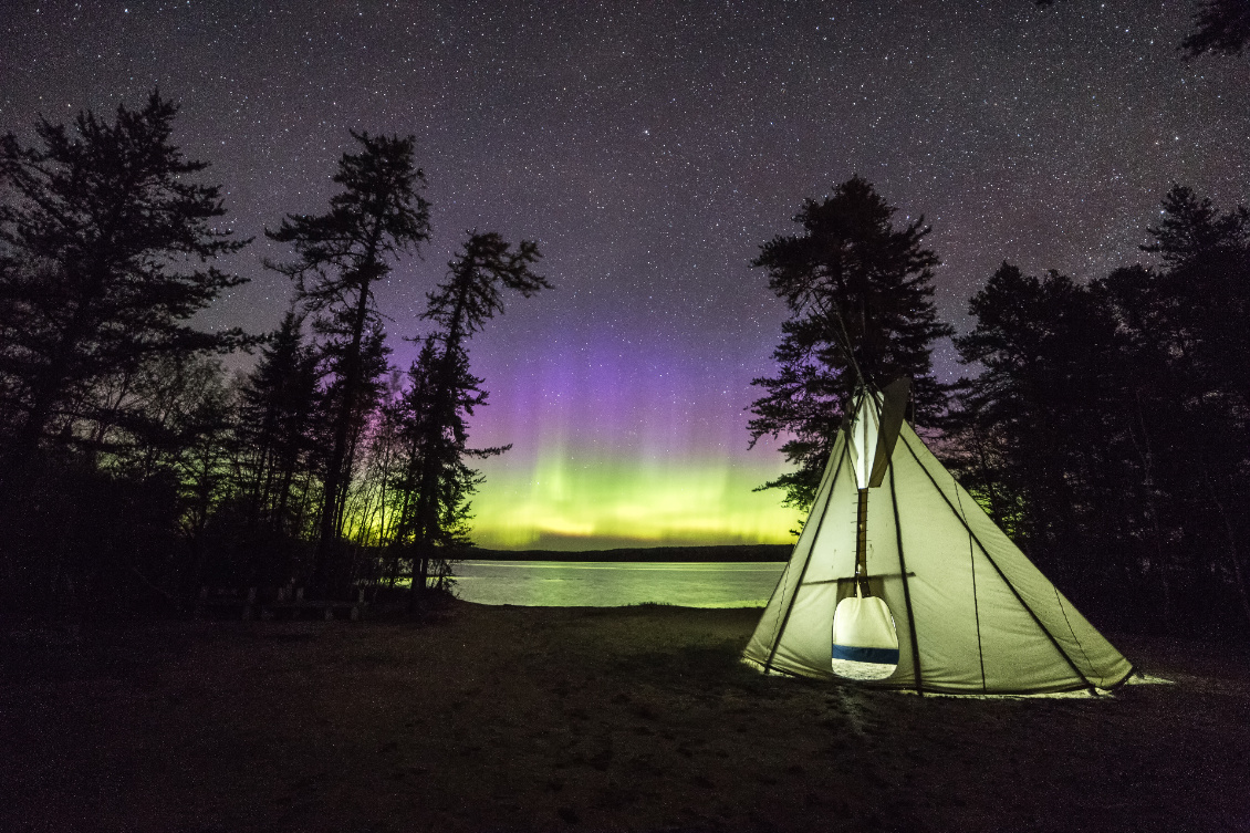 #33 Frédéric Péron.
Randonnée aux abords du lac Taureau dans la région de Lanaudière au Québec. Pas besoin de monter la tente, un tipi était installé en raison de la proximité avec une réserve autochtone amérindienne.