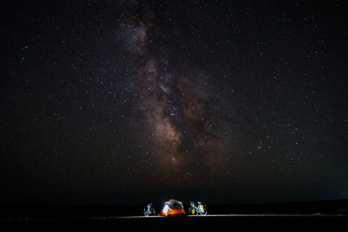 #11 Clément Puchalski.
@les_roamers
Une nuit dans le désert du Kazakhstan, à plusieurs dizaines de kilomètres de la première ville.