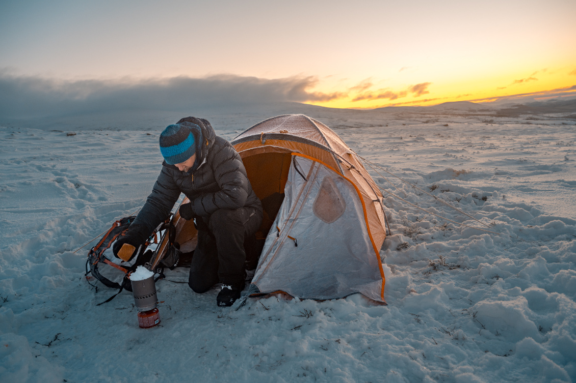 #1 Bruno Berthet.
Dovrefjell : traditionel rituel pour faire fondre la neige pour préparer les boissons pour la journée.