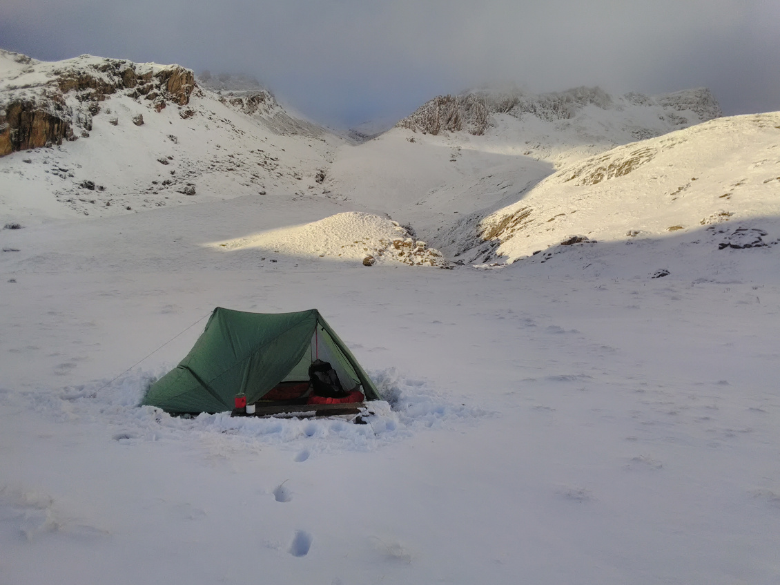 #4 Christophe Voinson.
Bivouac au pied du Brec de Chambeyron dans la vallée de l'Ubaye (Hautes-Alpes), bien éclairé par les derniers rayons du soleil. Le refuge éponyme n'est pas loin, au cas où (j'étais venu tester ma nouvelle tente au cours d'une randonnée en solitaire en octobre).