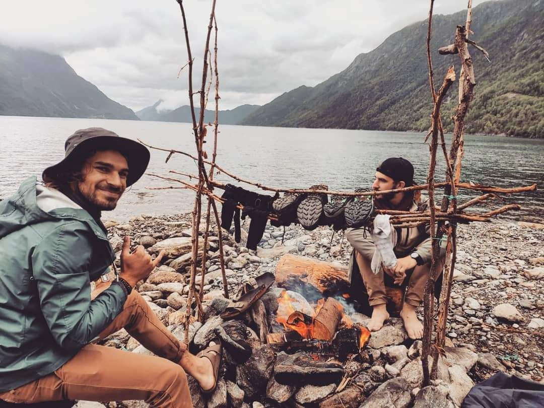 #5 Florent Pasquier.
Bivouac humide dans un fjord entre Ålesund et Bergen, lors d'une traversée à pied de l'ouest de la Norvège en 2019.