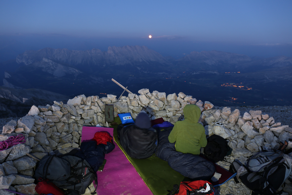 #6 Freddy Melmoux.
Premier bivouac pour notre fils au sommet du Grand Ferrand. Vue sur le Dévoluy.