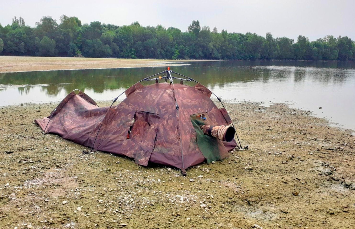 #19 Yannick Le Boulicaut
Bivouac rudimentaire sur banc de sable (Loire) de manière à être sur place dès le matin pour photographier les oiseaux !