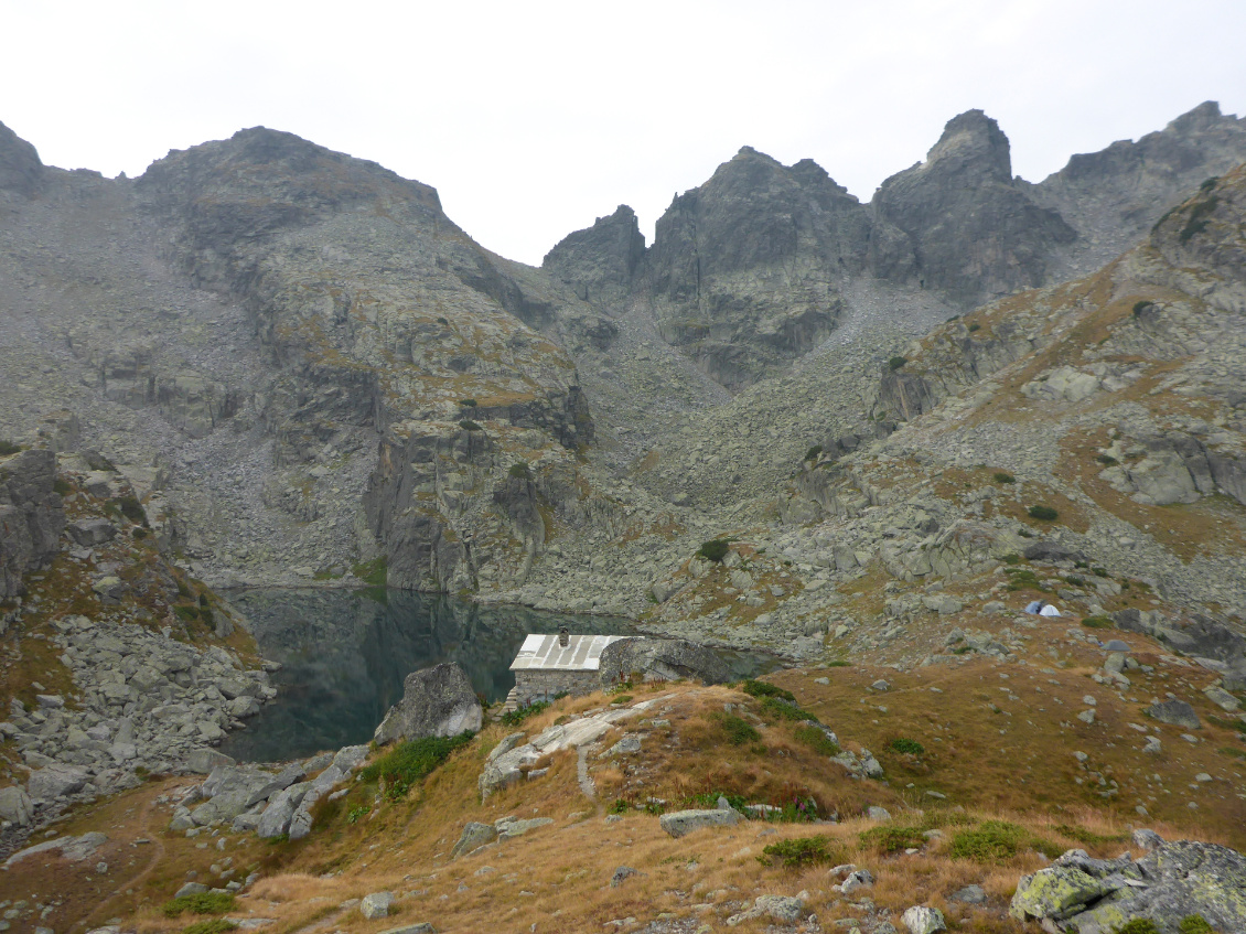 #30 Lucile Chatelon.
Strachnoto ezero, Rila, Bulgarie. Premier bivouac avec les 3 enfants en autonomie, sur le site du lac effrayant.