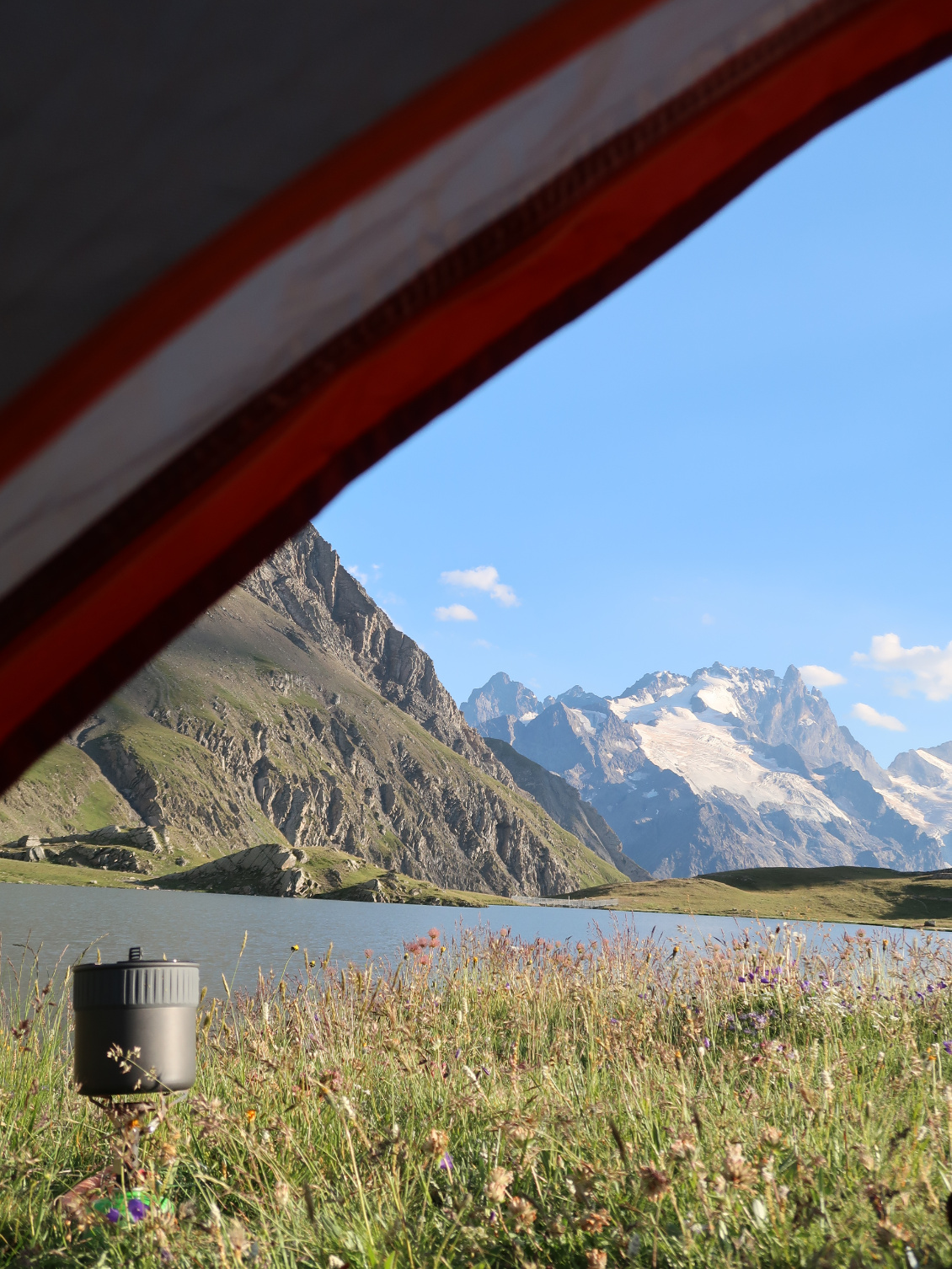 #38 Pierre.
Bivouac dans l’Oisans, massif des Arves, vue sur la Meije.