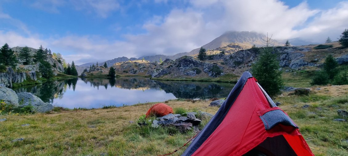 #39 Rafika.
Lac de Vens, lors d'un trekking d'une semaine en autonomie dans le parc du Mercantour.