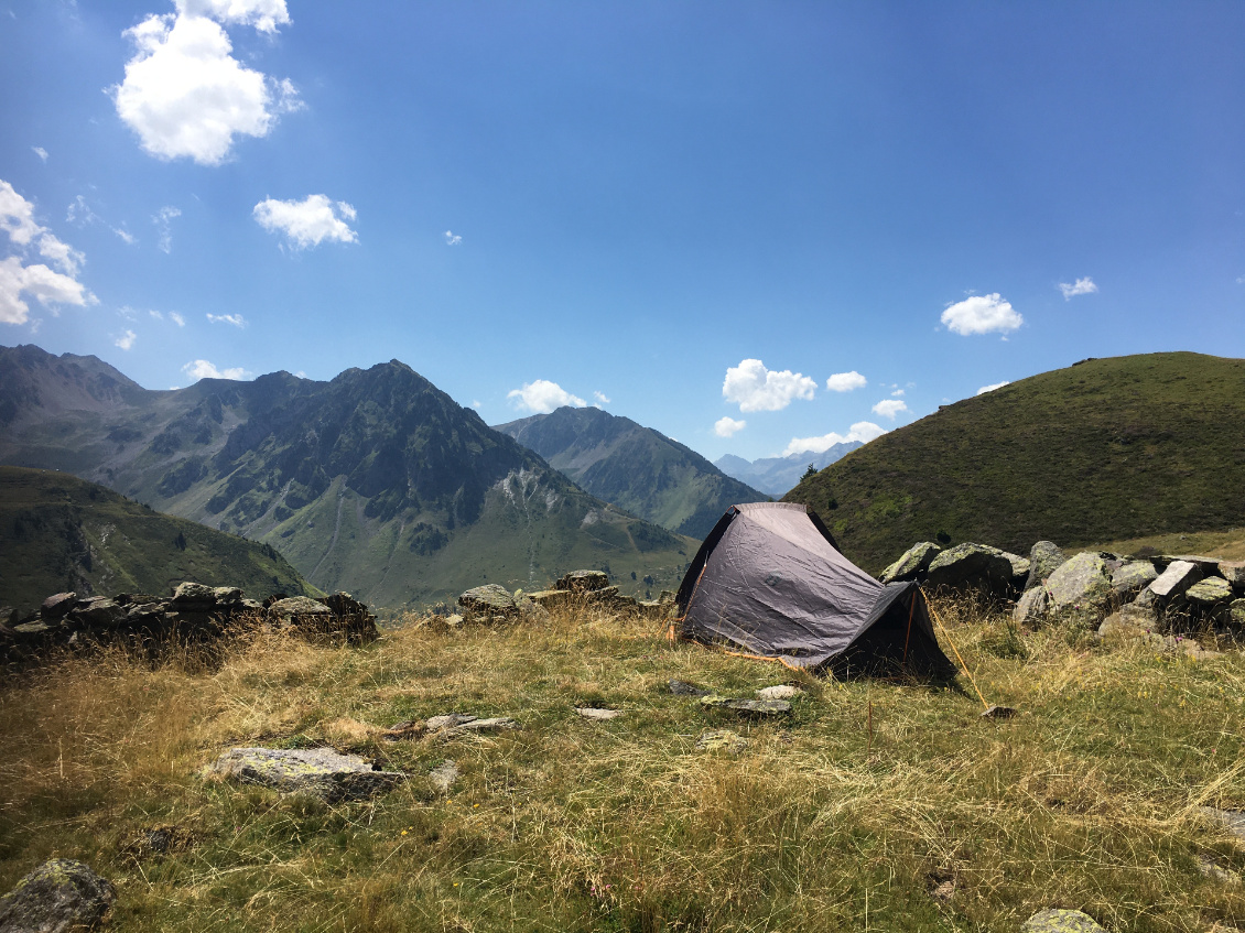 #29 Marie Nguyen Thanh.
Au pied du col du Tourmalet, Pyrénées, en rando famille avec des ânes, tente posée dans un cercle de pierres construit par les anciens bergers.