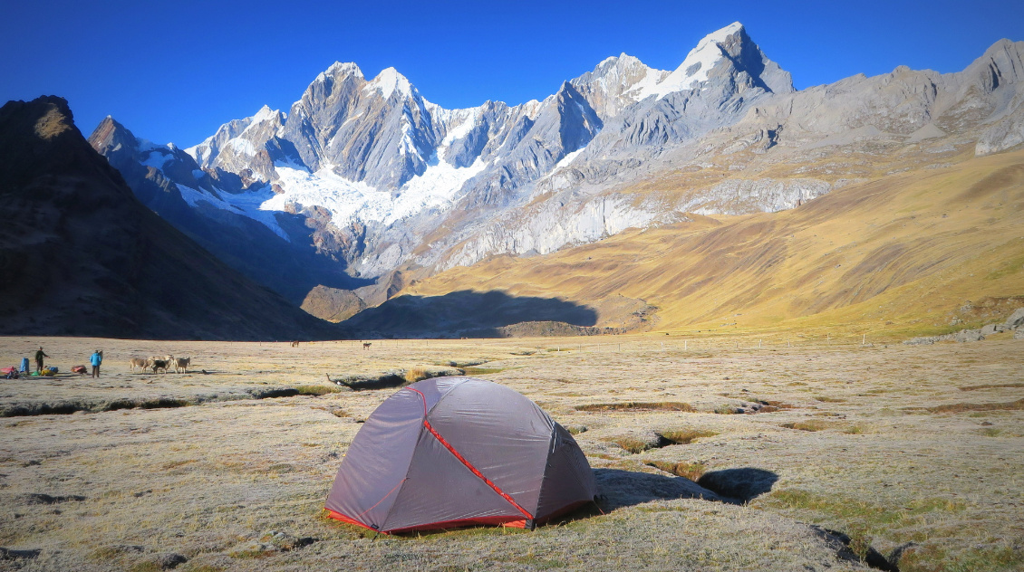 #50 Marion Barbarin et Julien Montagnier.
Nous reposons à nouveau nos vélos pour un trek d'exception au cœur de la cordillère Huayhuash.