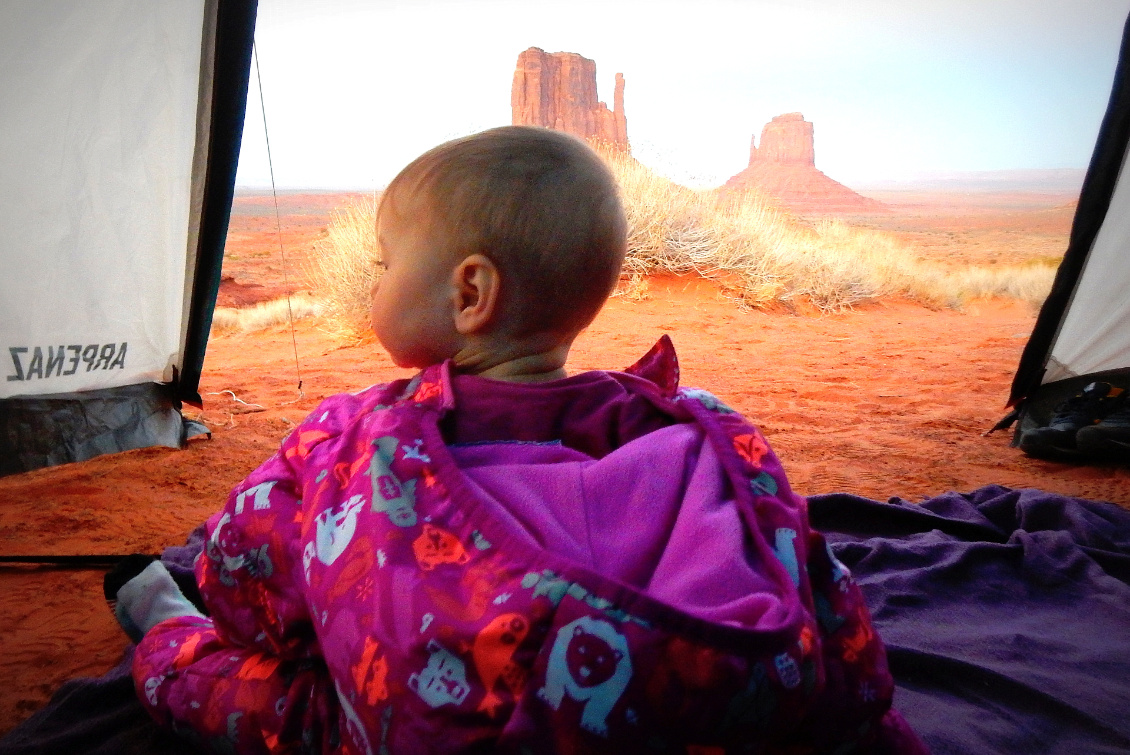 #53 Marion Barbarin et Julien Montagnier.
USA : Incroyable bivouac avec notre fille de 8 mois face à Monument Valley, le début d'une grande aventure en famille.