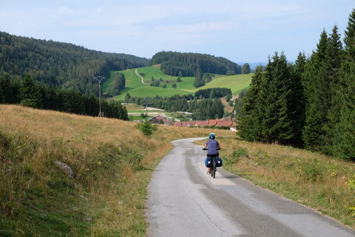 Route tranquille entre Mouthe et Chauneuve