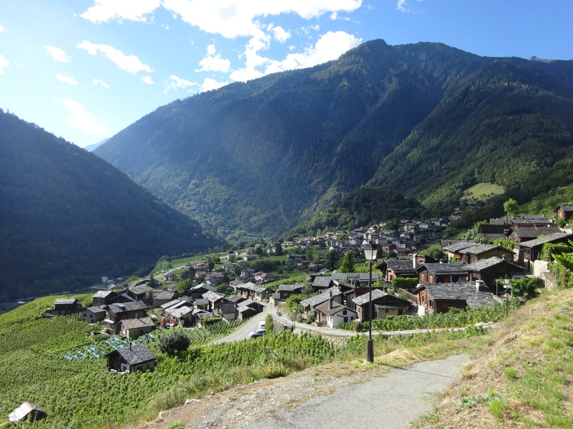Arrivée dans le vieille ville de Martigny.