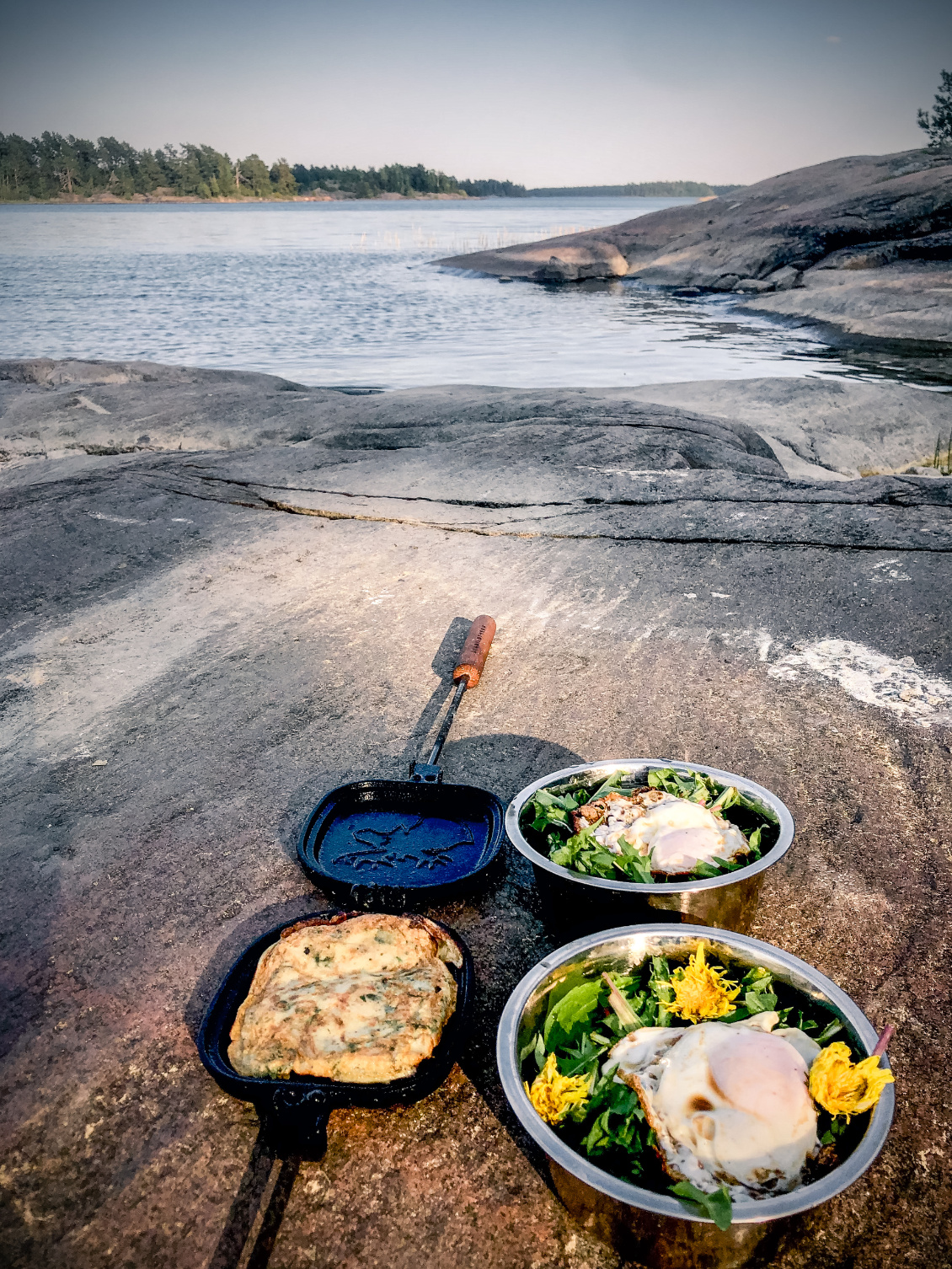 Fer à sandwich suédois.
Pratique pour concocter
croque-monsieur, croûtes dorées, crêpes,
oeufs au plat, galettes de pain, pizza....
Photo : Aline Guignard.
chasseursdhorizon.com.