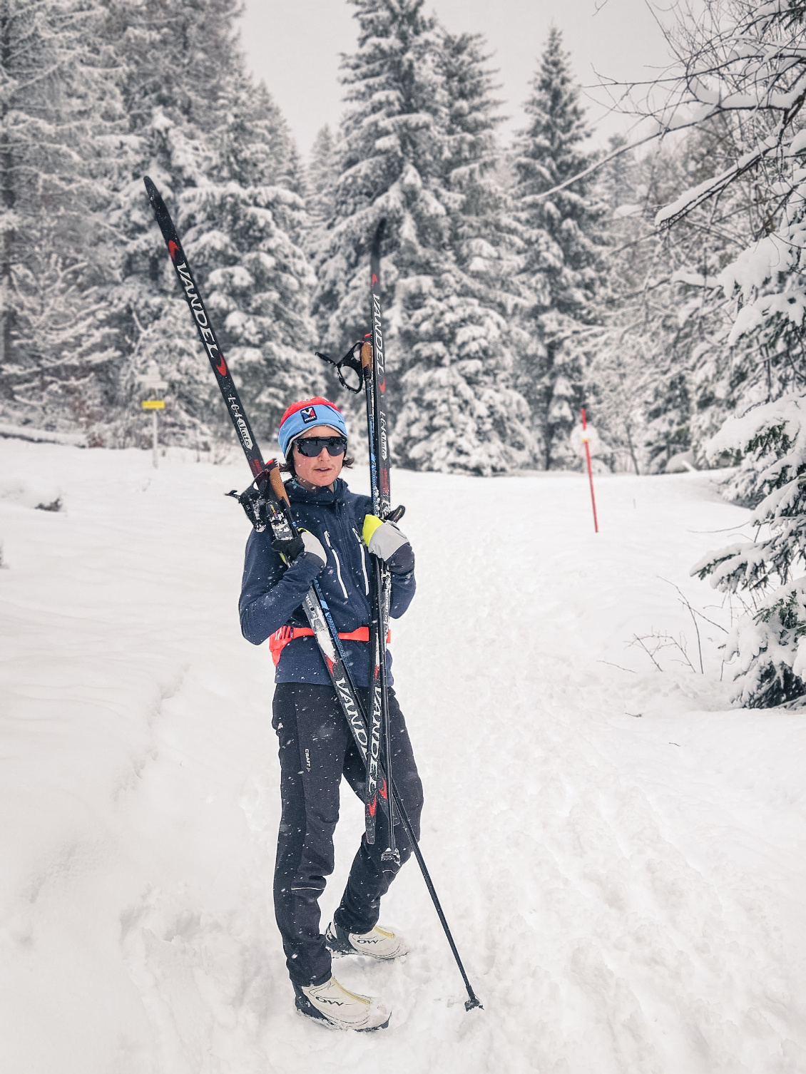 2024 : rien n’a changé !
Toujours aussi heureuse sur les skis dans le blanc Jura.