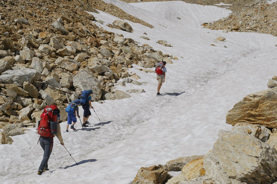 Cela fait drôle de marcher sur la neige en juillet!