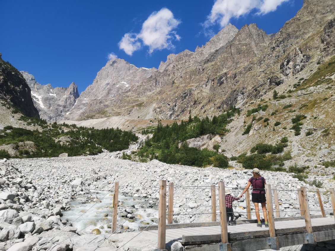 Contemplation devant le Glacier Noir et Ailefroide