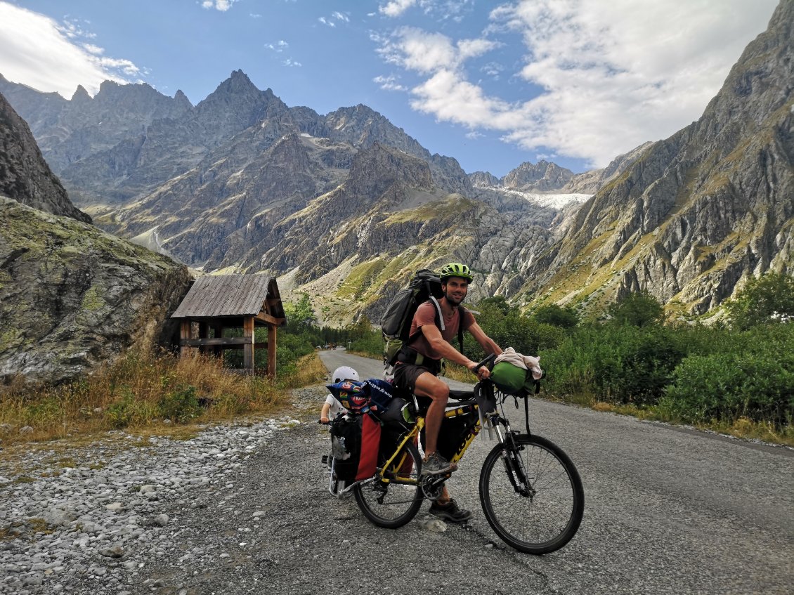 Cover of Tour des Ecrins multimodal en famille - Velo - Bus - Rando - Train !