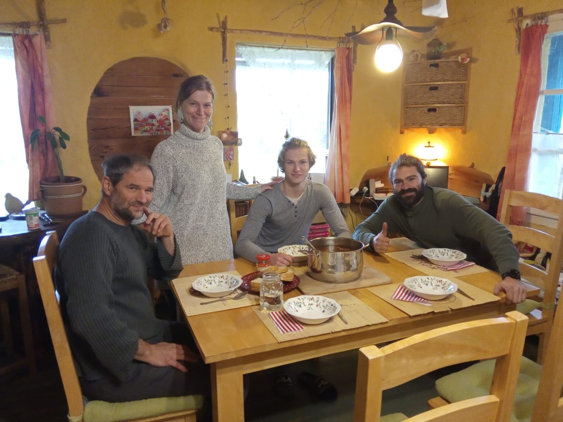 Autour de la goulash avec Matti et ses parents.