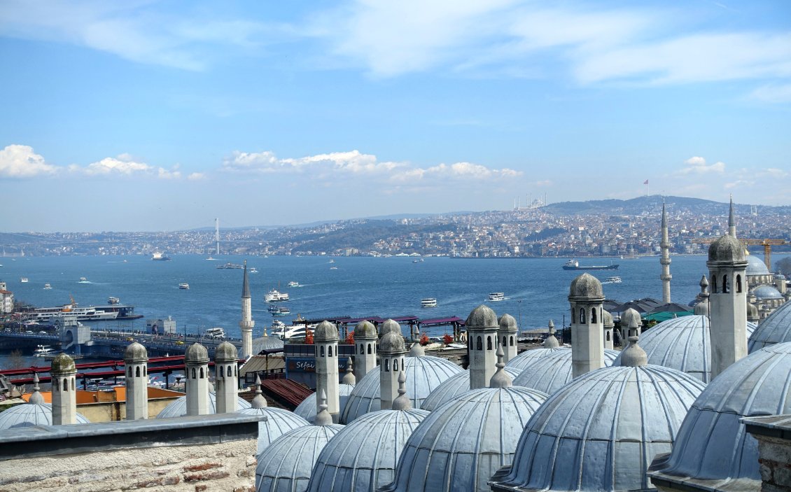 Depuis la mosquée Süleylaniye. De l'autre côté du Bosphore : l'Asie.