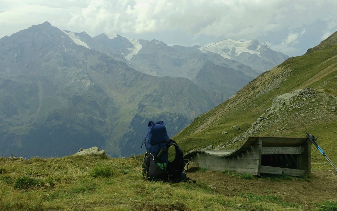 Je porte entre 1 et 6 jours de nourriture. Ici le sac rempli de vivres.