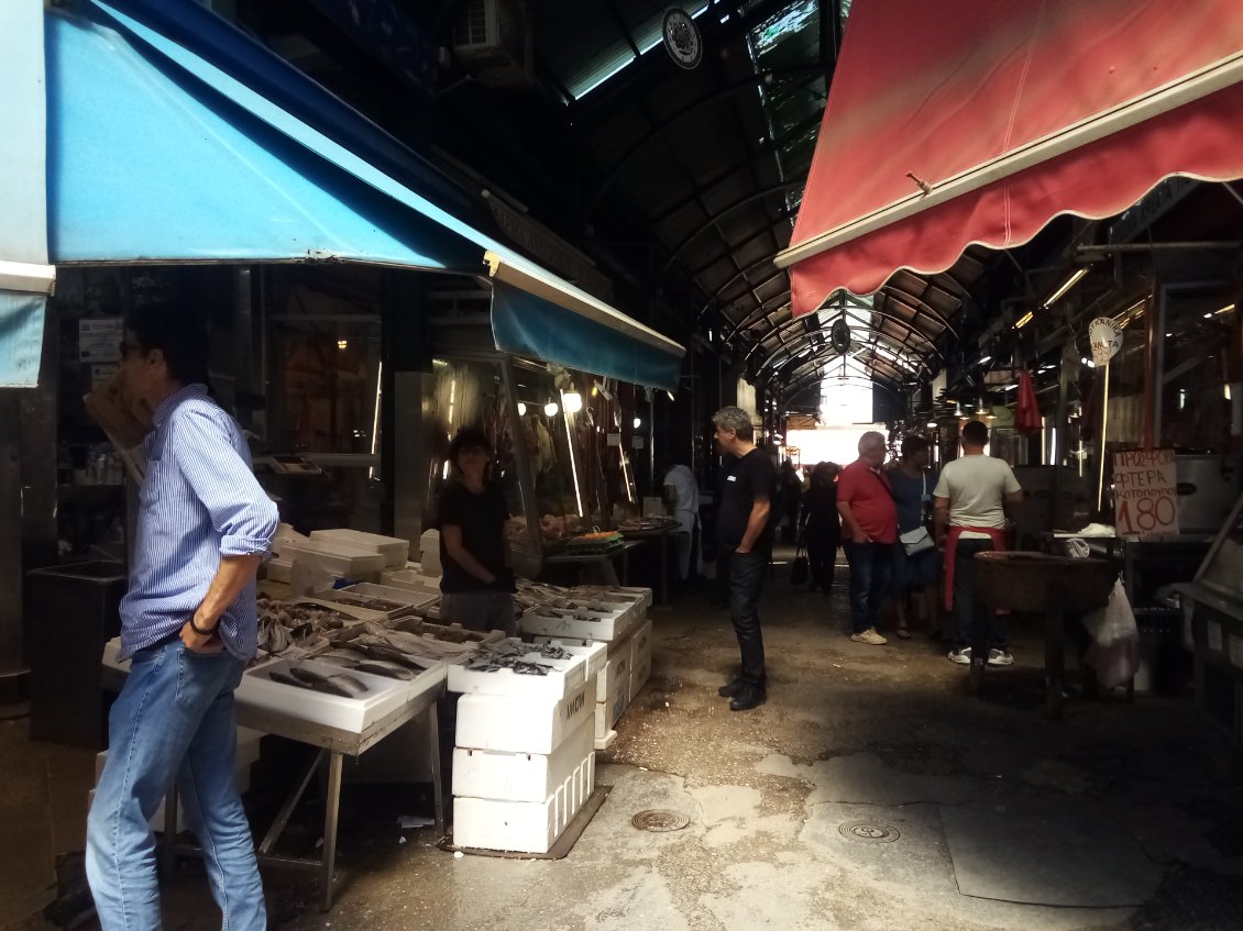 Qu'il est bon de se perdre dans un marché. Le marché central pour le coup.