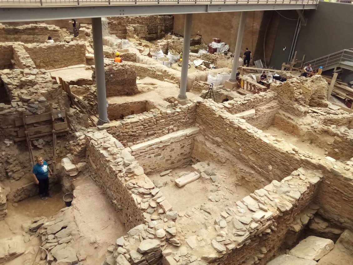 Et bien sûr des fouilles archéologiques, en plein centre ville, nous sommes en Grèce.