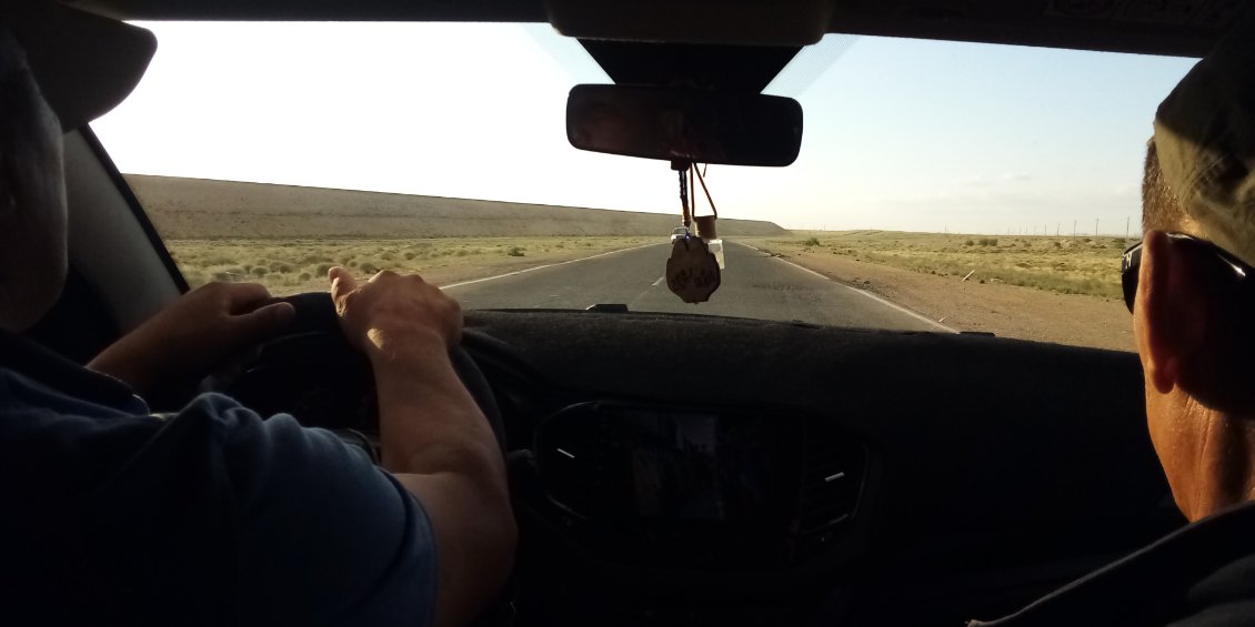 En route vers l'Ouzbékistan.
C'est toujours plat.