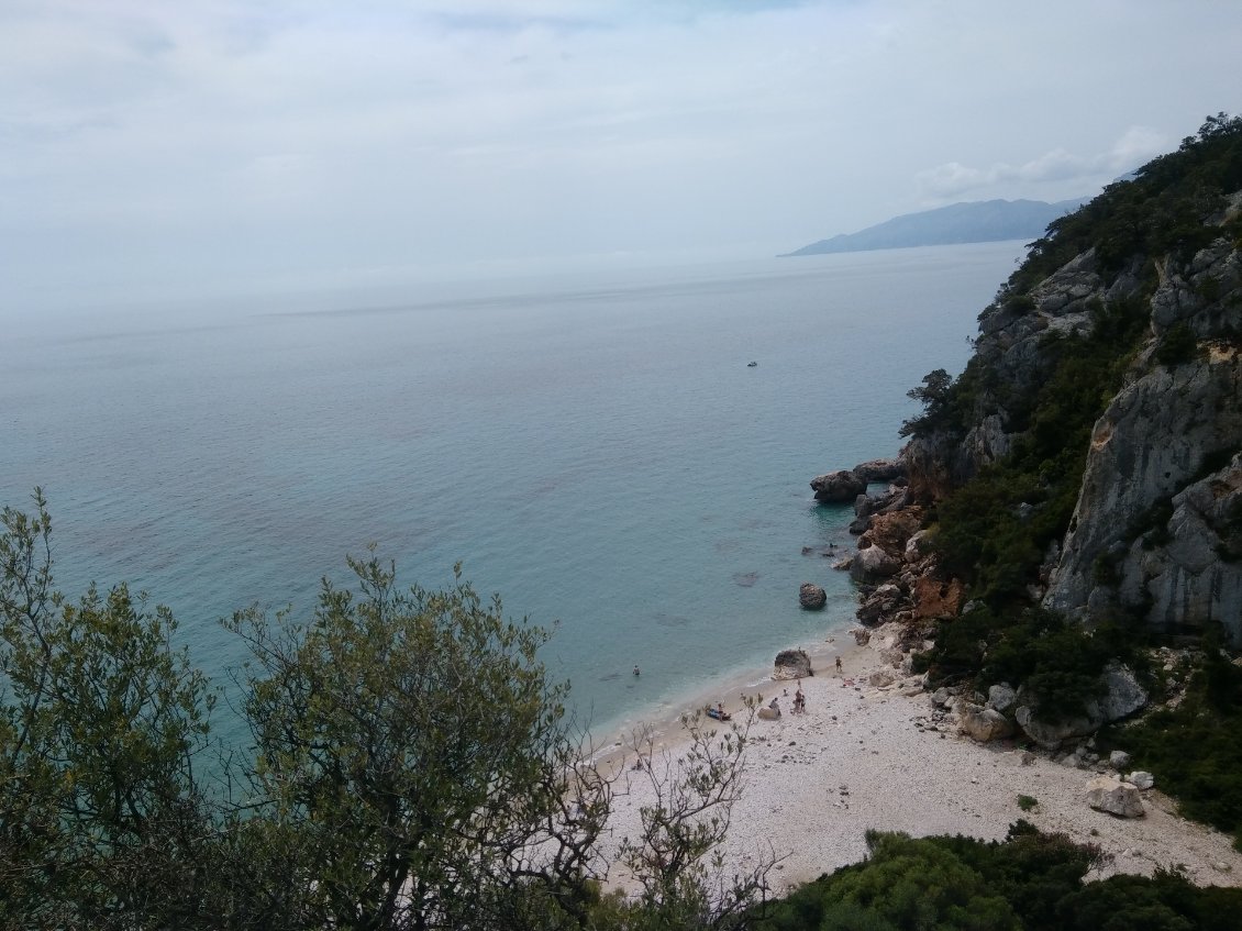 Baignade à la Cala Fuili