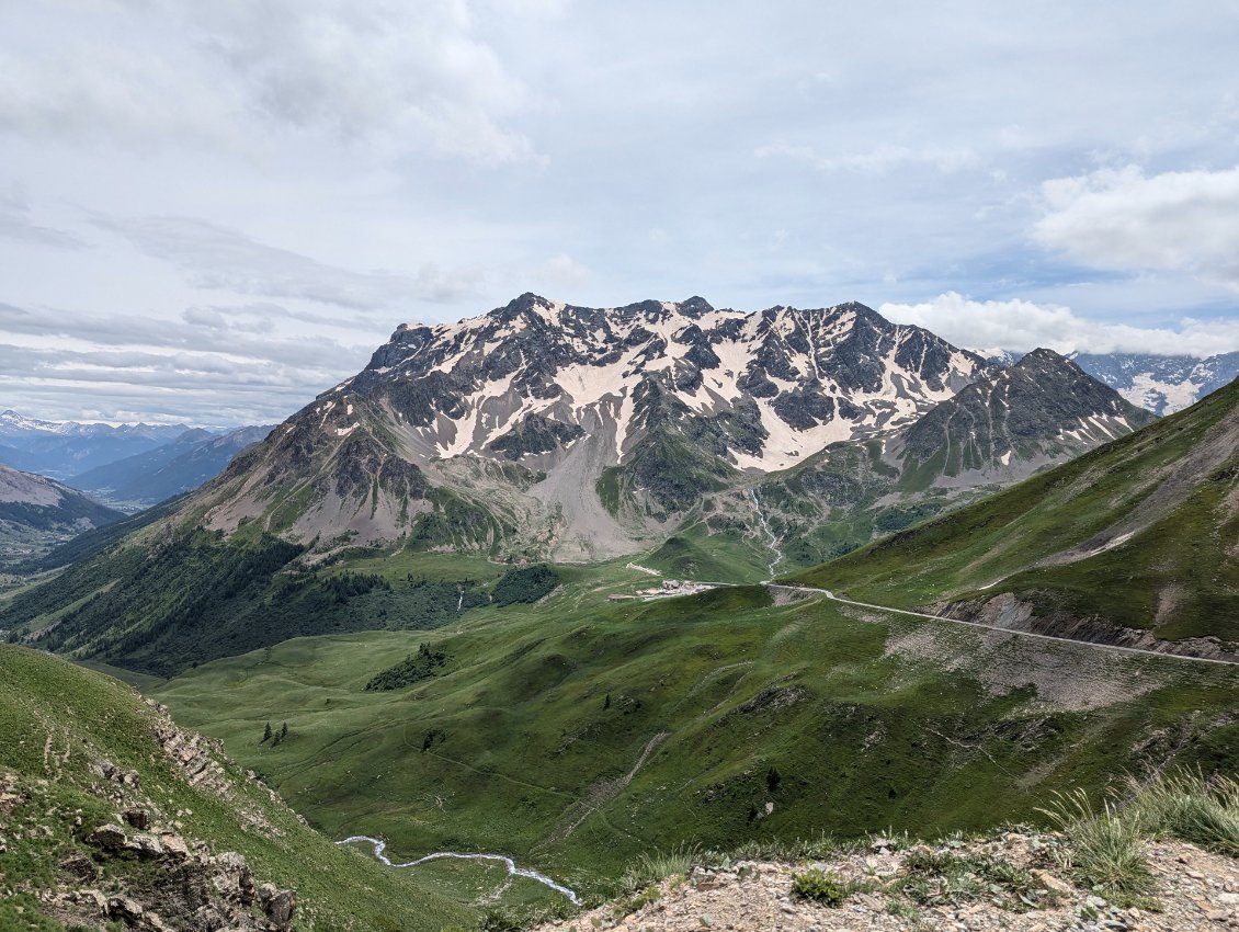 Bonjour les Hautes-Alpes et les pics Combeynot. Puis-je me permettre de dire que c'est plus joli de ce coté ;)