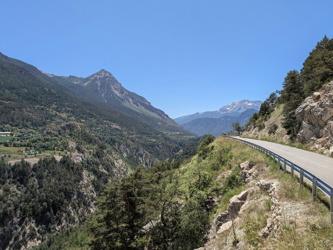 La route des traverses, au dessus des Gorges de Prêles