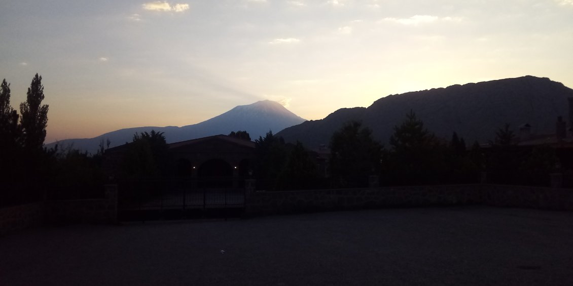 Lever de soleil sur le Mont Ararat.