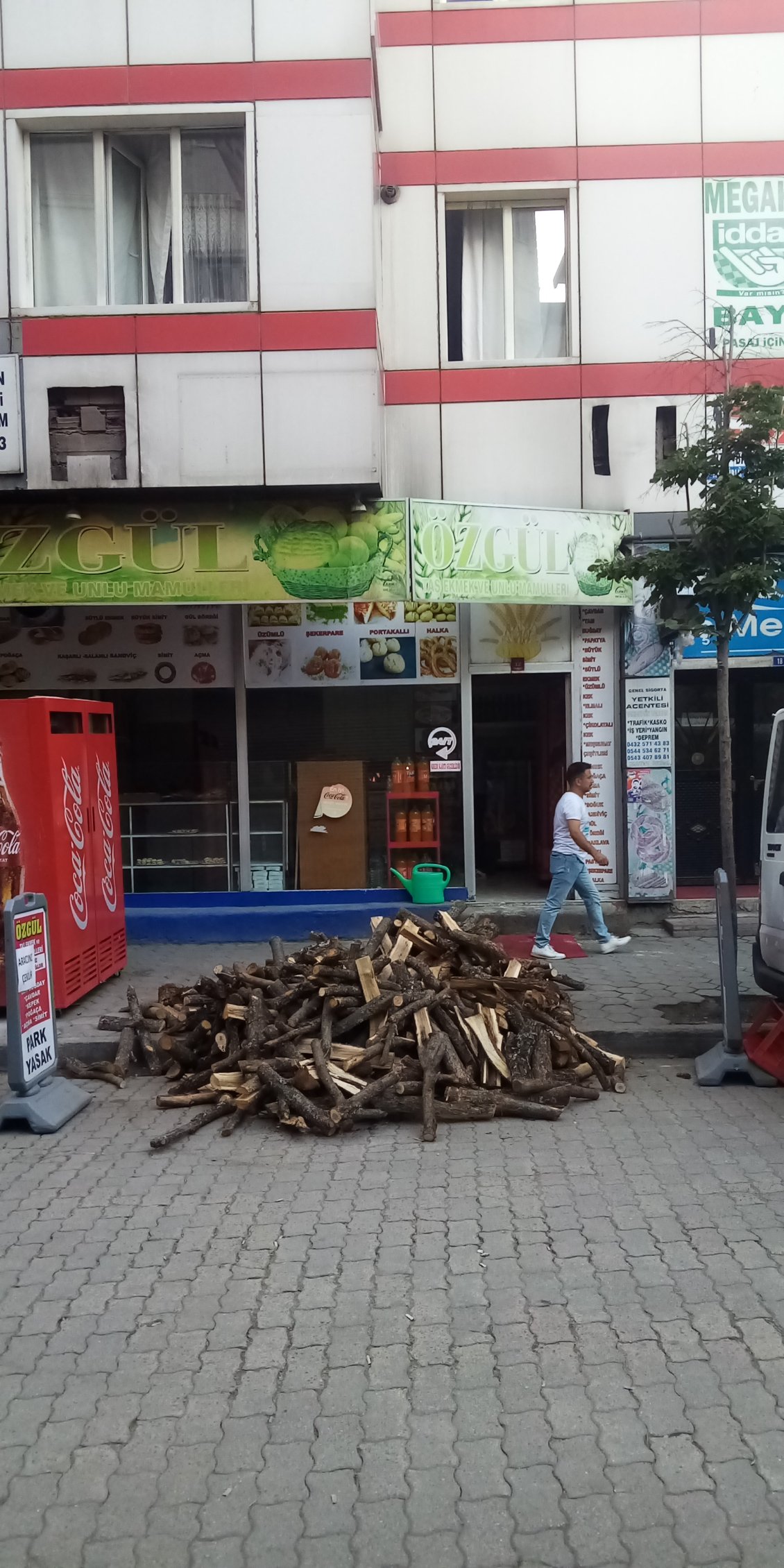 Le boulanger s'est fait livré en bois.