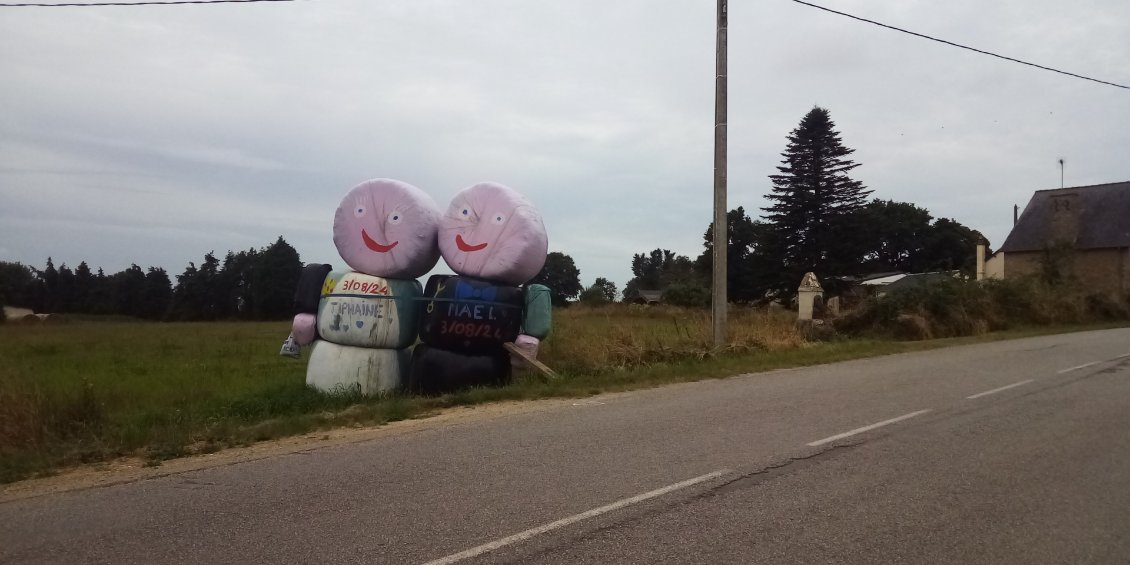 Si même les bonhommes en foin se marient maintenant.